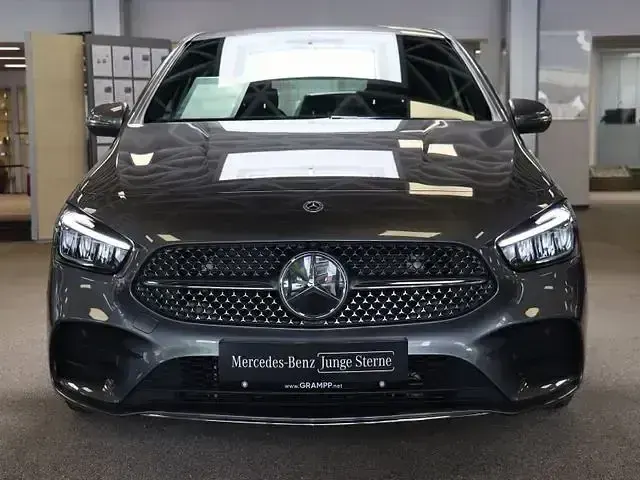 Gebraucht Mercedes B200 AMG line Plus 163 PS (119 kW) 2025 Grau Kleinwagen