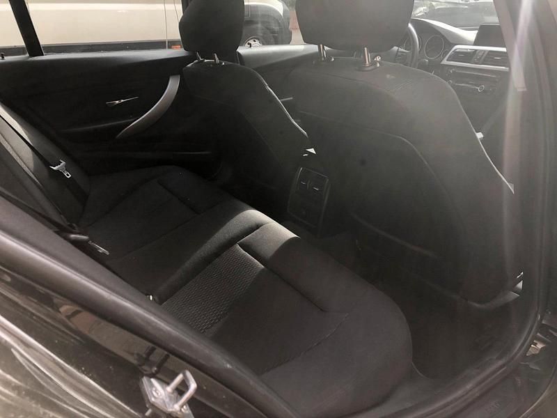 Gebraucht BMW 320 184 PS (135 kW) 2012 Schwarz Kombi