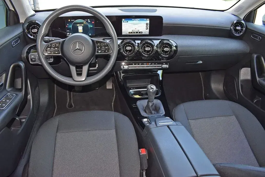 Gebraucht Mercedes A180 116 PS (85 kW) 2022 Weiß Limousine