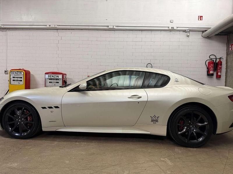 Weiß Gebraucht 2013 Maserati Granturismo Coupé | 39.900 € - Bild 1/4