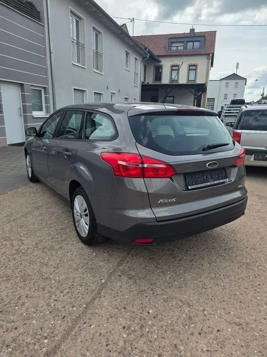 Gebraucht Ford Focus Trend 101 PS (74 kW) 2015 Braun Kombi