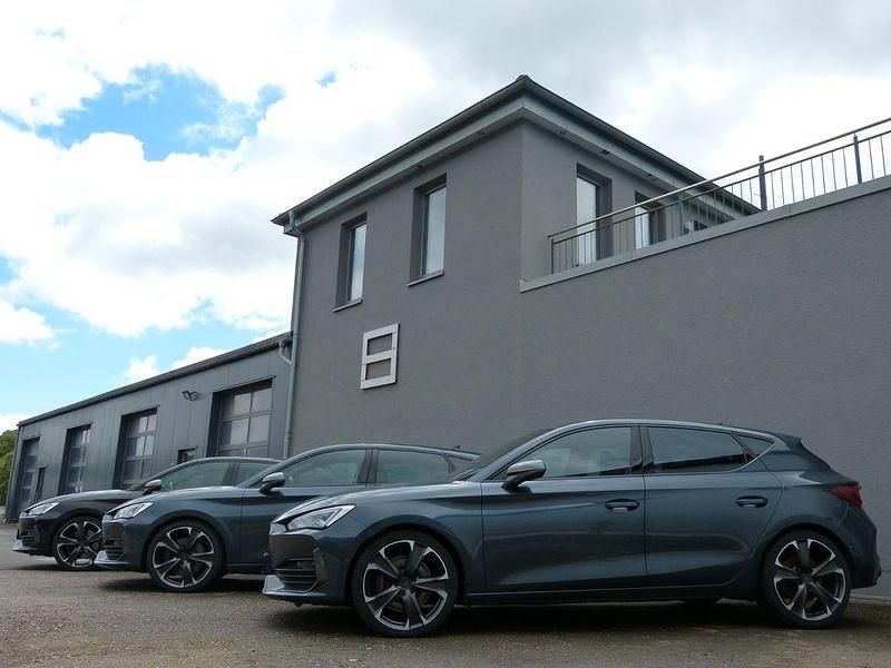 Grau Gebraucht 2018 Volvo V60 Linje Svart Kombi | 13.987 € - Bild 1/1