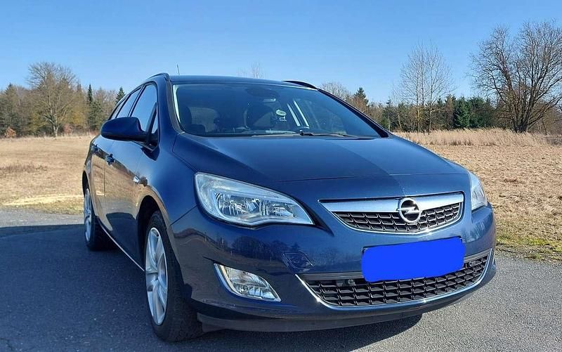 Gebraucht Opel Astra Design Edition 140 PS (102 kW) 2012 Blau Kombi