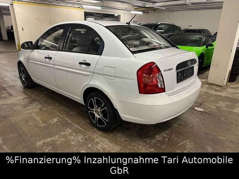 Weiß Gebraucht 2009 Hyundai Accent Kleinwagen | 3.580 € - Bild 1/4