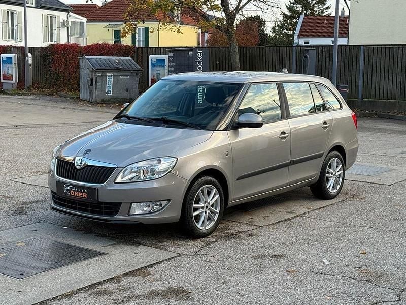Bezova capuccino/capuccino bei Gebraucht 2013 Skoda Fabia Ambition Kombi | 6.500 € (Fairer Preis) - Bild 1/4