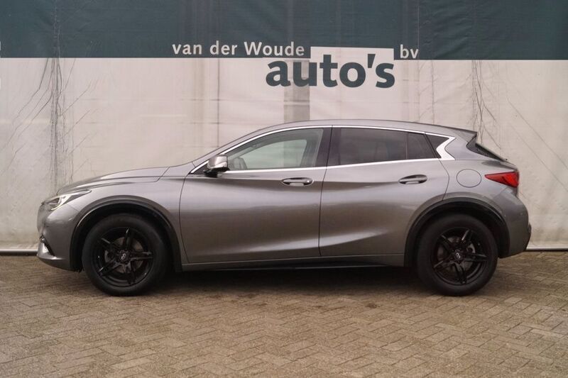 Grau Gebraucht 2019 Infiniti Q30 Business Kleinwagen | 12.863 € (Fairer Preis) - Bild 1/4