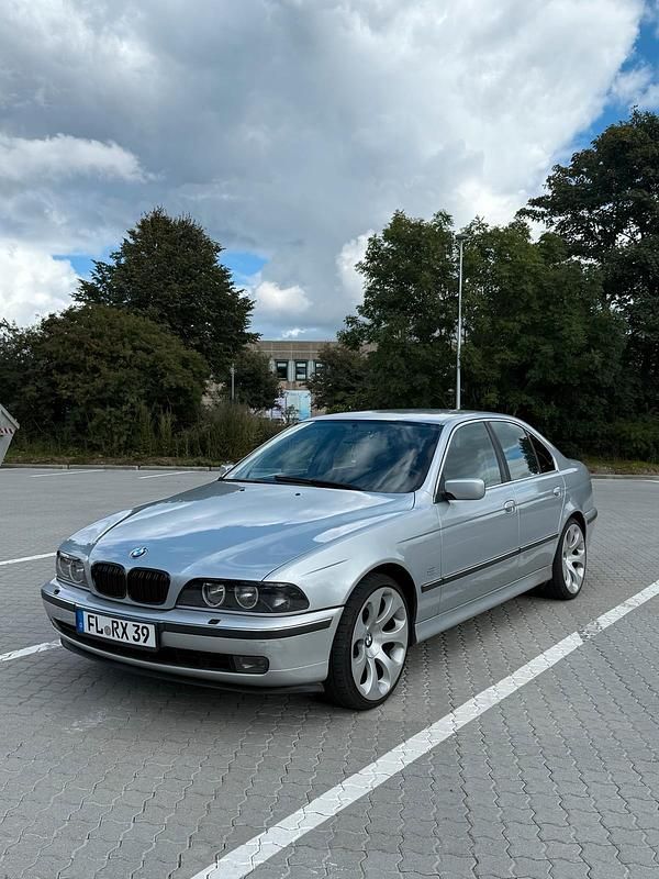 Grau Gebraucht 1997 BMW 520 Limousine | 2.400 € (Fairer Preis) - Bild 1/4
