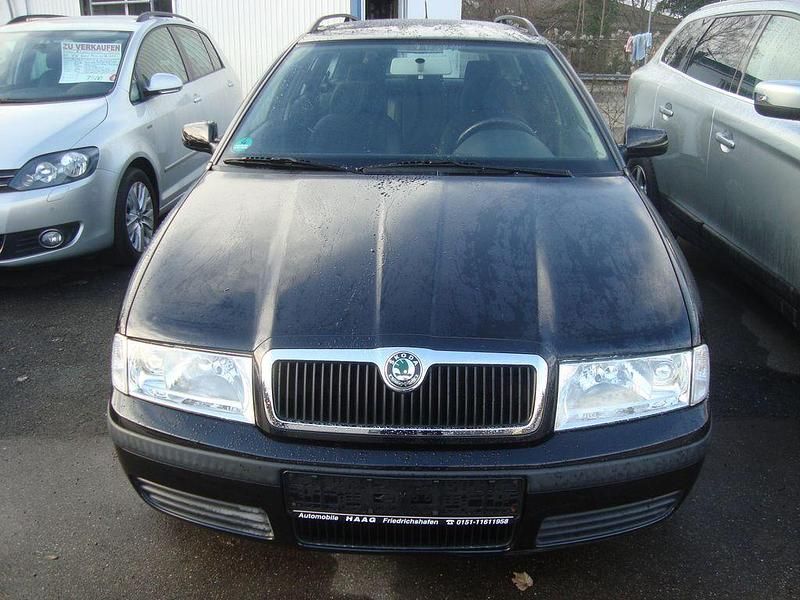 Schwarz Gebraucht 2009 Skoda Octavia Tour Kombi | 4.900 € (Superpreis) - Bild 1/4