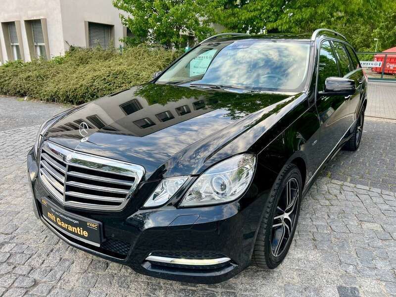 Obsidianschwarz metalliclack Gebraucht 2011 Mercedes E250 Kombi | 9.900 € (Guter Preis) - Bild 1/4
