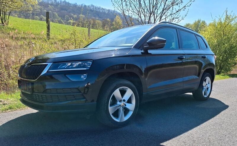 Schwarz Gebraucht 2020 Skoda Karoq Ambition SUV | 17.490 € (Superpreis) - Bild 1/4