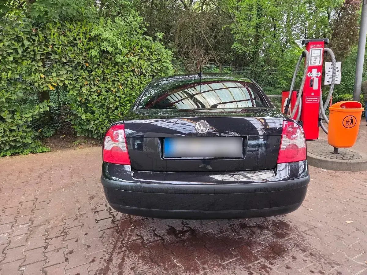 Käytetty VW Passat 131 HP (96 kW) 2001 Musta Sedan
