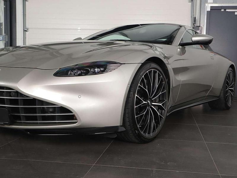 Gebraucht Aston Martin V8 Vantage 510 PS (375 kW) 2022 Q silver birch provenance Coupé