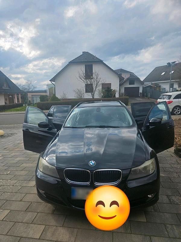 Gebraucht BMW 320 163 PS (119 kW) 2012 Schwarz Kombi