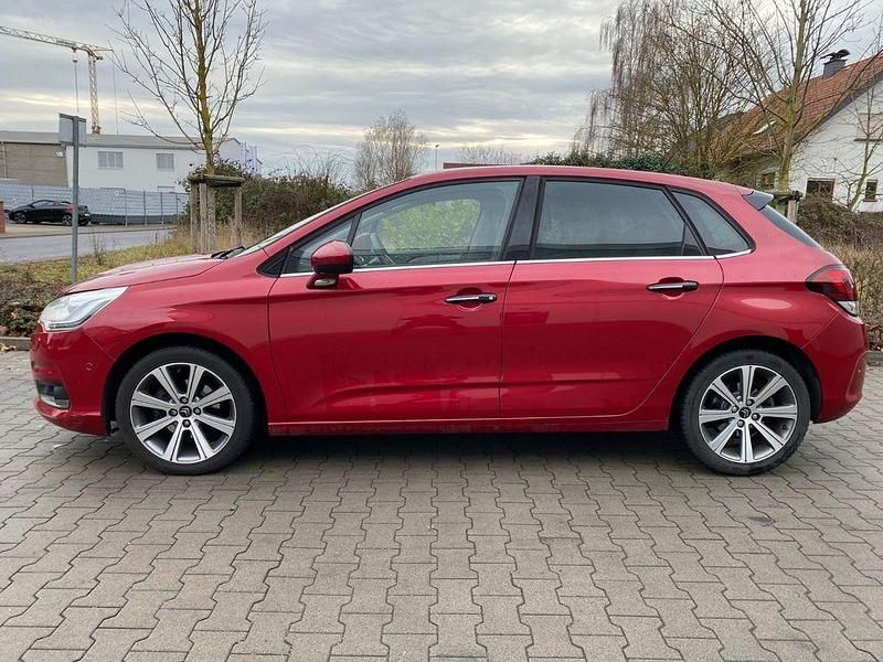 Rot Gebraucht 2015 Citroën C4 Shine Limousine | 7.400 € (Guter Preis) - Bild 1/4