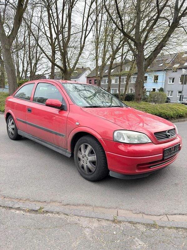 Second-hand Opel Astra 85 CP (62 kW) 2002 Roșu Coupe