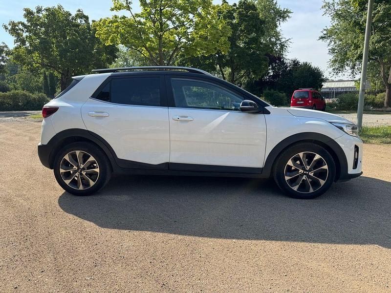Gebraucht Kia Stonic Spirit 120 PS (88 kW) 2019 Weiß SUV