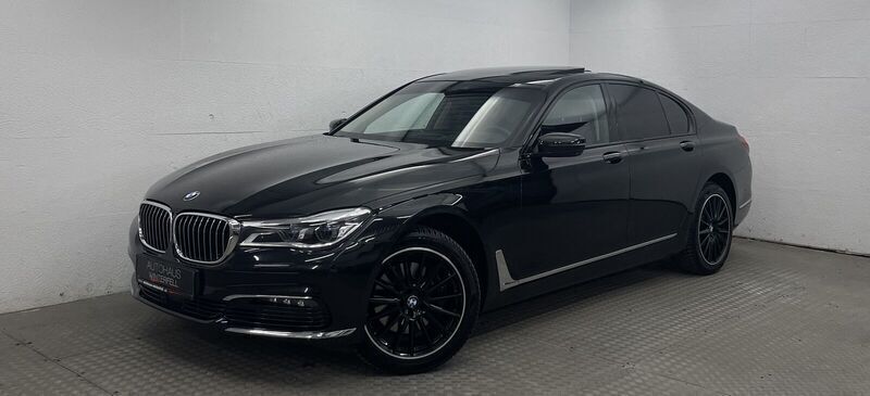 Black sapphire metal (metallic) Gebraucht 2019 BMW 740 Shadowline Limousine | 36.800 € (Guter Preis) - Bild 1/4