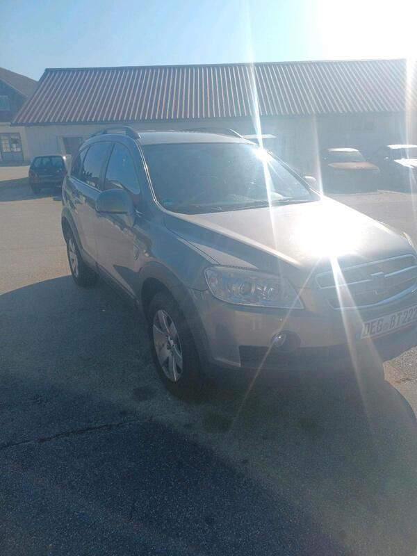 Grau Gebraucht 2010 Chevrolet Captiva SUV | 4.000 € (Guter Preis) - Bild 1/4
