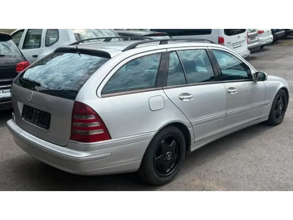 Gebraucht Mercedes C220 Avantgarde 143 PS (105 kW) 2001 Brilliantsilber (metallic) Kombi