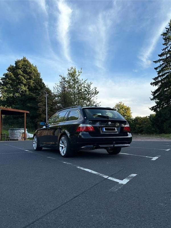Gebraucht BMW 520 Sport Line 150 PS (110 kW) 2007 Schwarz Kombi