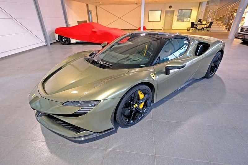 Gebraucht Ferrari SF90 780 PS (573 kW) 2024 Grün Cabrio