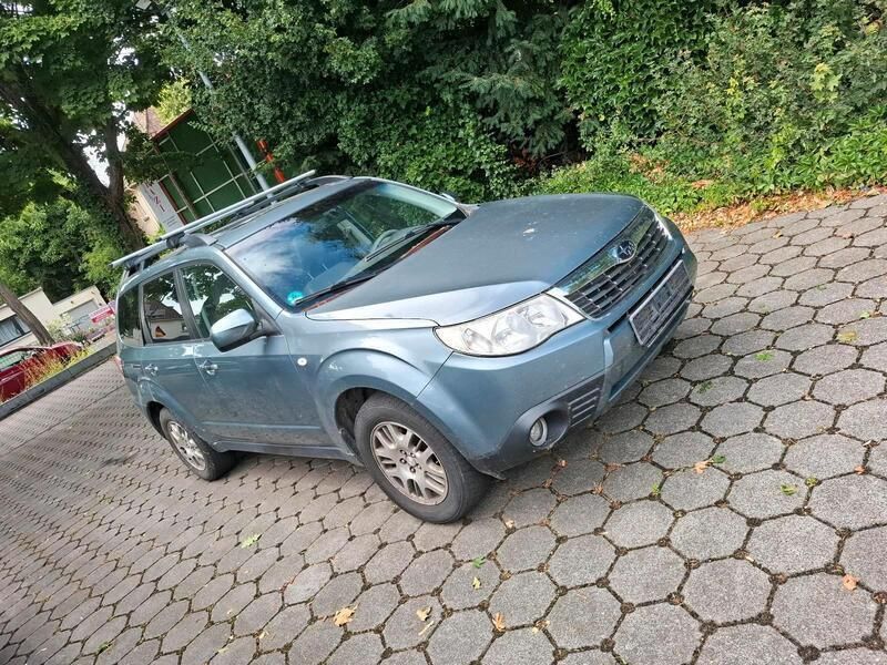 Grün Gebraucht 2010 Subaru Forester SUV | 6.900 € - Bild 1/4