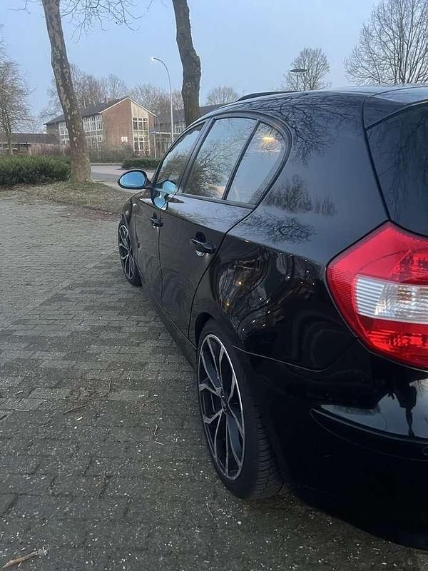 Gebraucht BMW 116 116 PS (85 kW) 2005 Schwarz Kleinwagen
