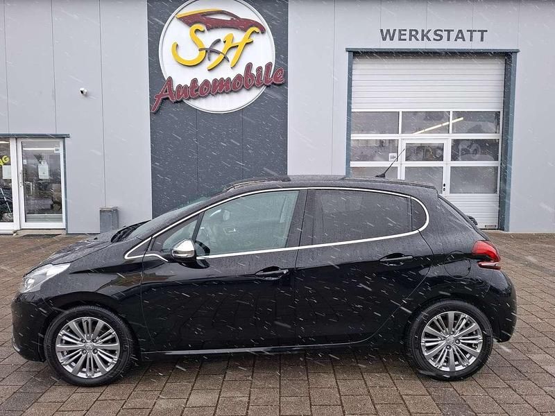 Second-hand Peugeot 208 102 CP (75 kW) 2019 Negru Hatchback