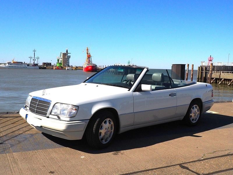 Weiß Gebraucht 1995 Mercedes E320 Cabrio | 28.500 € - Bild 1/4