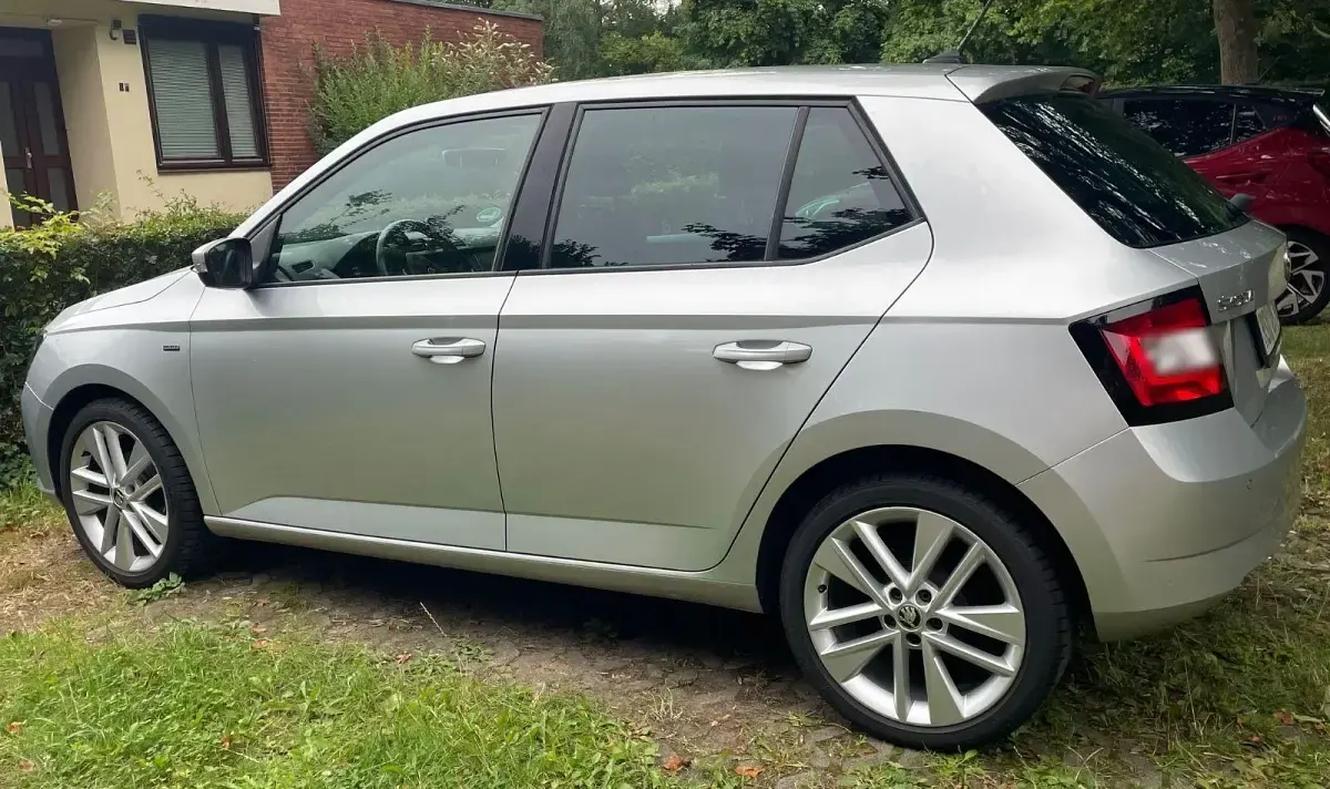 Gebraucht Skoda Fabia Ambition 75 PS (55 kW) 2017 Silber Kleinwagen
