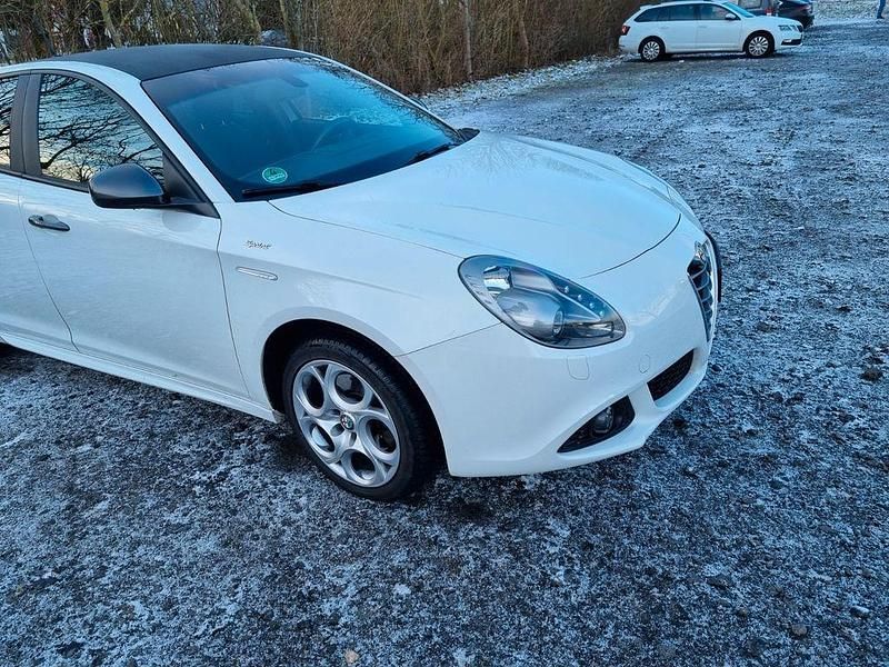 Gebraucht Alfa Romeo Giulietta Sprint 150 PS (110 kW) 2015 Weiß Limousine