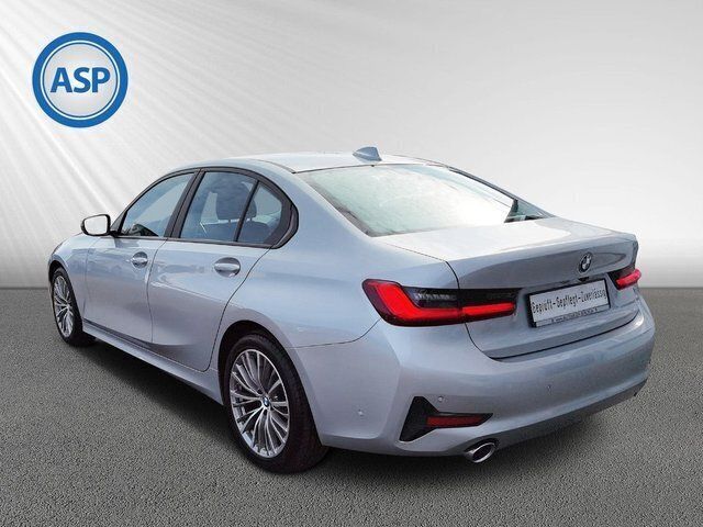 Gebraucht BMW 320 Advantage 190 PS (139 kW) 2019 Silber metallic Limousine