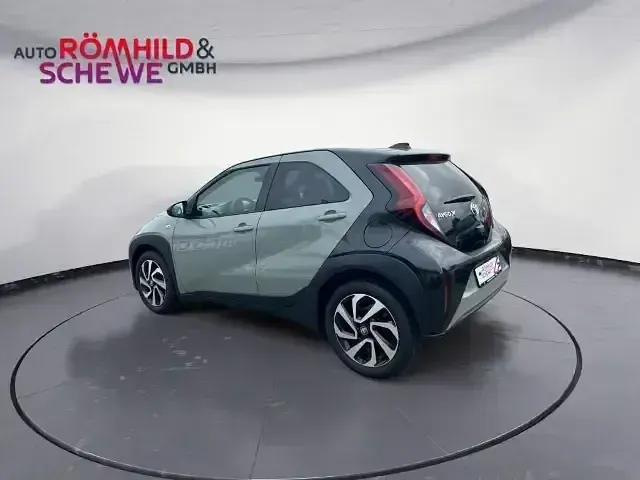 Gebraucht Toyota Aygo X Basis 72 PS (52 kW) 2025 Grün SUV