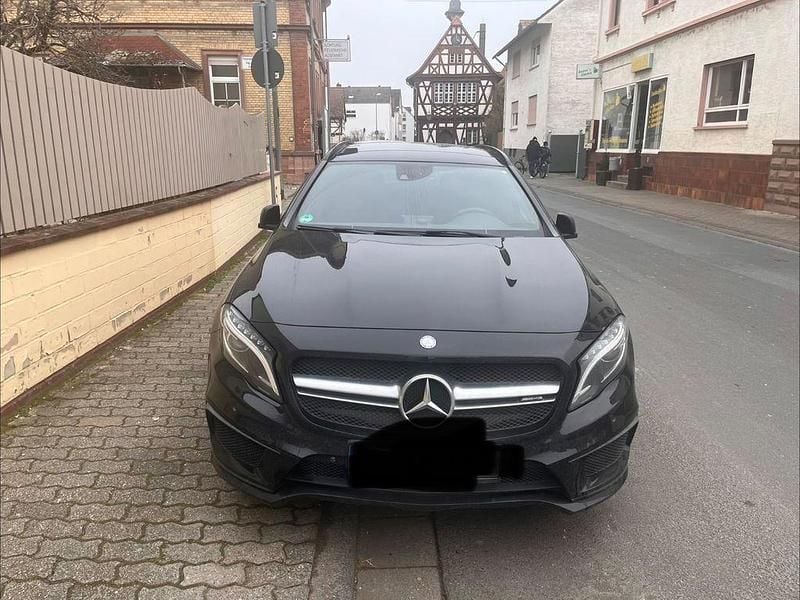 Schwarz Gebraucht 2015 Mercedes GLA45 AMG AMG SUV | 22.499 € (Guter Preis) - Bild 1/4