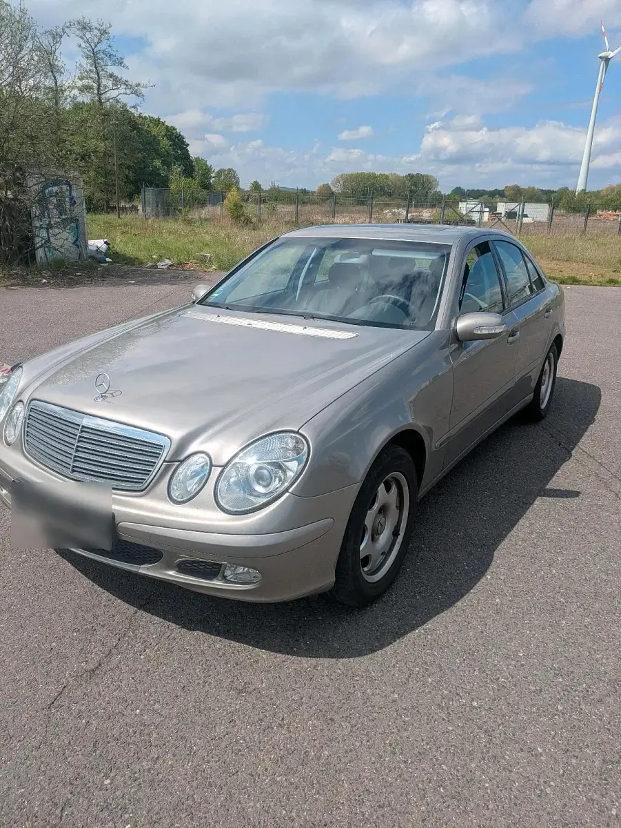 Second-hand Mercedes E200 163 CP (119 kW) 2004 Argintiu Berlinǎ