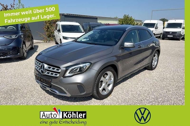 Grau Gebraucht 2019 Mercedes GLA220 Urban SUV | 25.760 € (Fairer Preis) - Bild 1/3