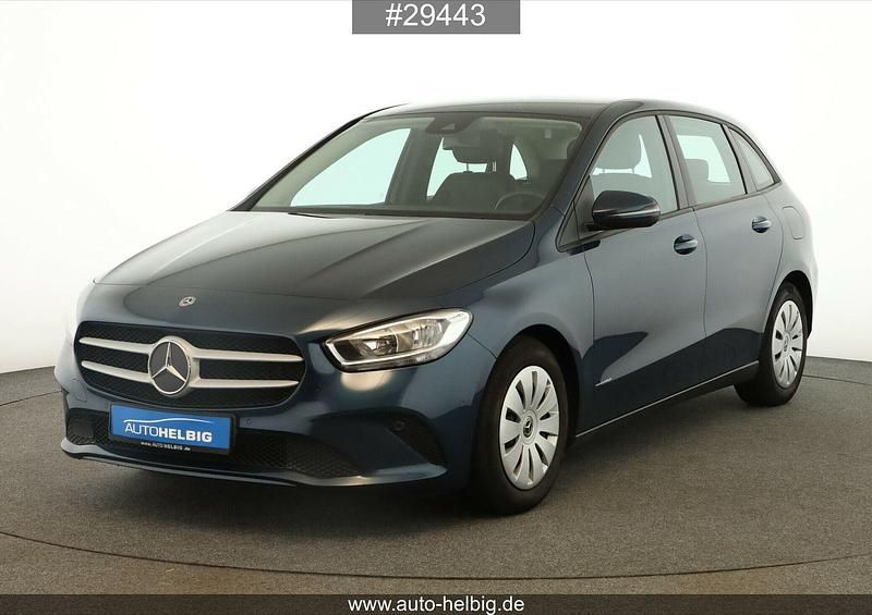 Blau Gebraucht 2020 Mercedes B200 Van / Kleinbus | 17.990 € (Guter Preis) - Bild 1/4