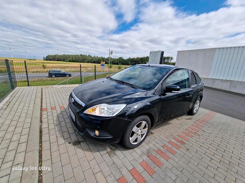 Schwarz Gebraucht 2009 Ford Focus Limousine | 1.250 € (Superpreis) - Bild 1/4
