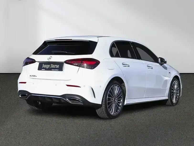 Gebraucht Mercedes A250 Premium 218 PS (160 kW) 2025 Weiß Limousine