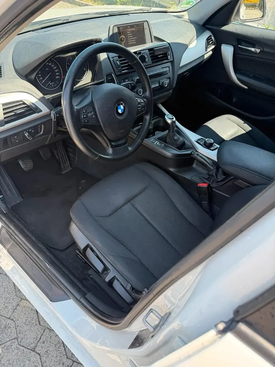 Gebraucht BMW 116 Advantage 116 PS (85 kW) 2014 Weiß Kleinwagen