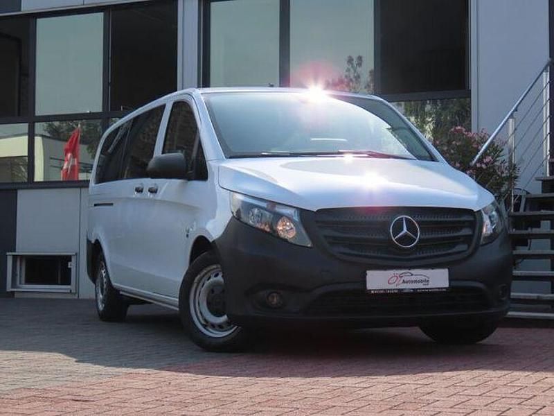Weiß Gebraucht 2018 Mercedes Vito Van / Kleinbus | 24.900 € (Teuer) - Bild 1/4