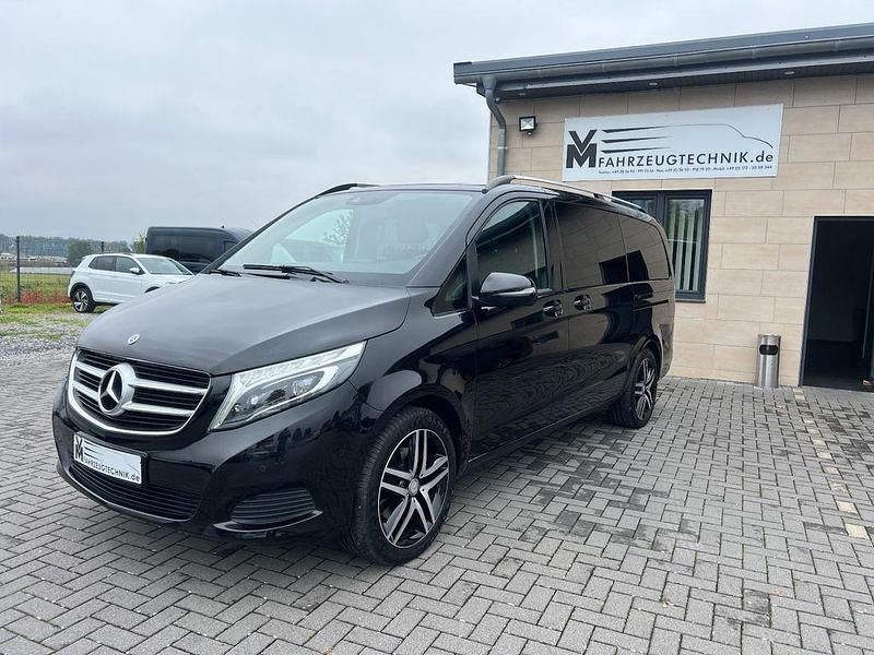 Obsidianschwarz Gebraucht 2017 Mercedes V250 Edition Van / Kleinbus | 33.700 € (Guter Preis) - Bild 1/4