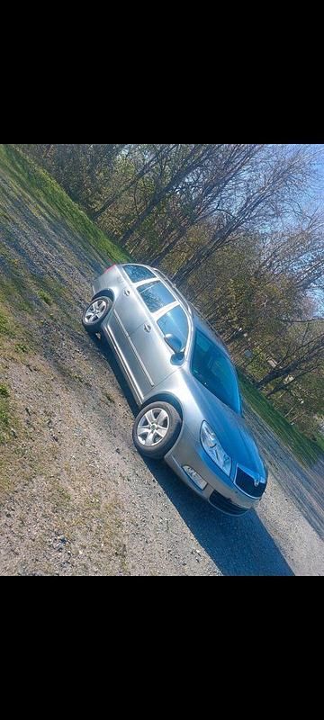 Grau Gebraucht 2013 Skoda Octavia Kombi | 5.400 € (Superpreis) - Bild 1/4