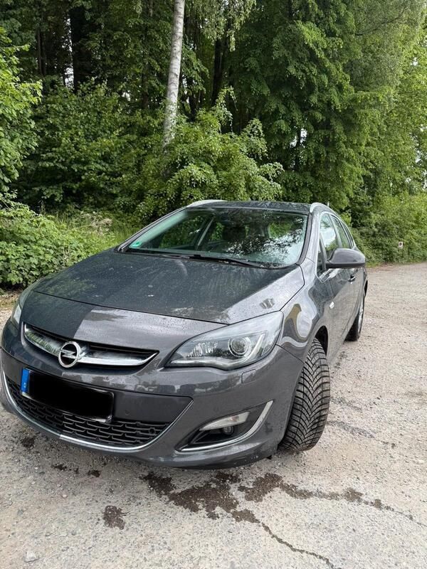 Grau Gebraucht 2015 Opel Astra Kombi | 4.500 € - Bild 1/4
