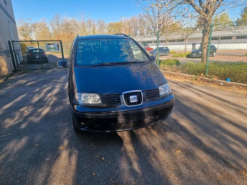 Schwarz Gebraucht 2009 Seat Alhambra Van / Kleinbus | 3.800 € (Fairer Preis) - Bild 1/4