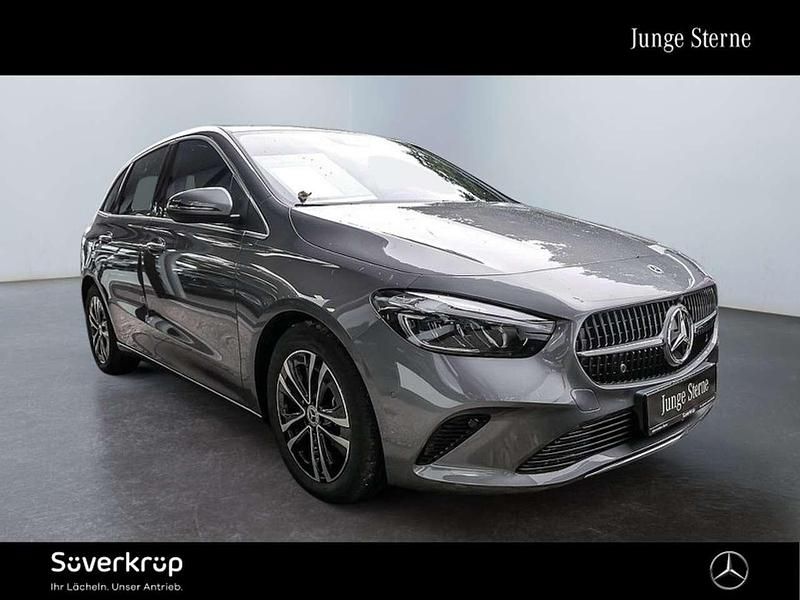 Grau metalliclack mountaingrau Gebraucht 2024 Mercedes B200 Progressive Van / Kleinbus | 27.920 € (Superpreis) - Bild 1/2