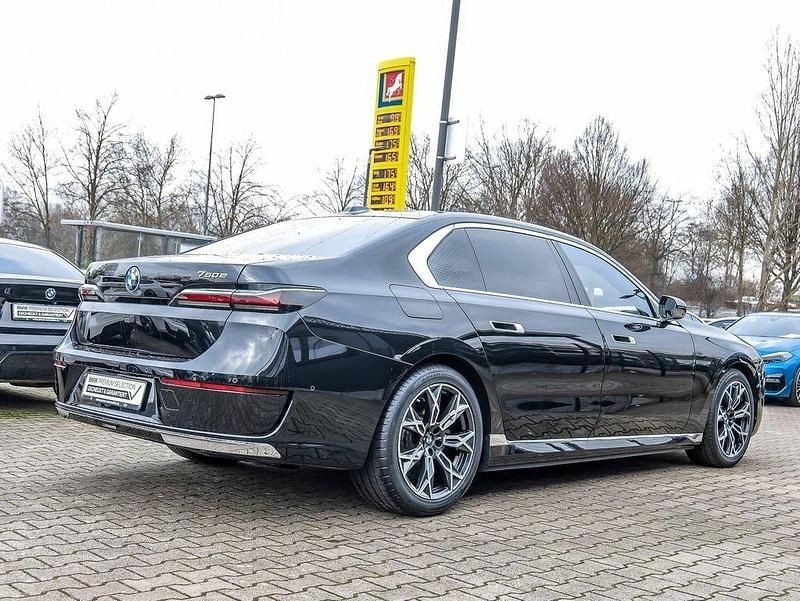 Gebraucht BMW 750e Executive 489 PS (359 kW) 2023 Schwarz Limousine