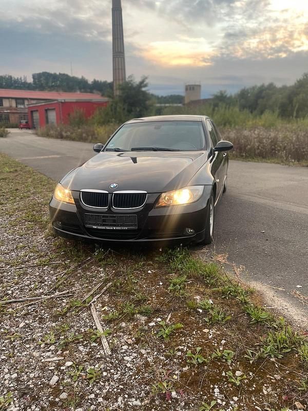 Schwarz Gebraucht 2006 BMW 320 Limousine | 4.500 € (Fairer Preis) - Bild 1/4