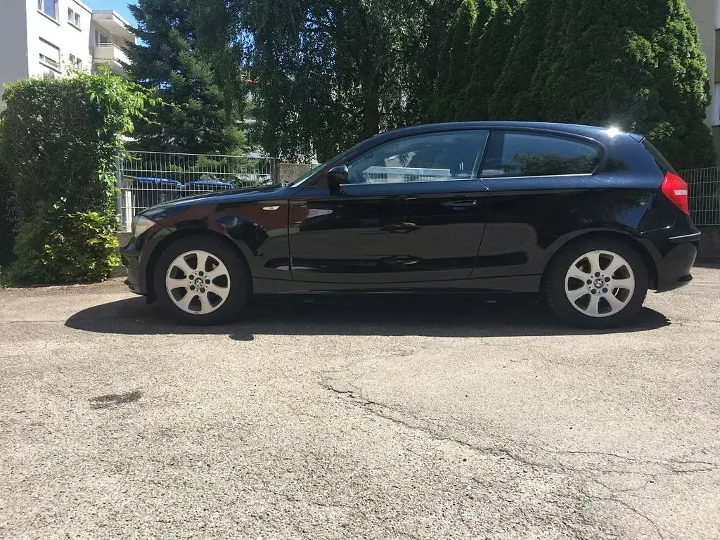 Gebraucht BMW 116 122 PS (89 kW) 2007 Schwarz Kleinwagen