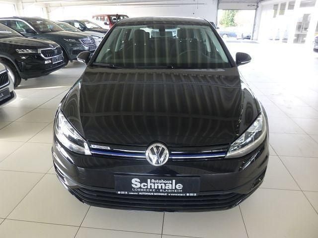 Gebraucht VW Golf VII Trendline 110 PS (80 kW) 2017 Schwarz Kleinwagen